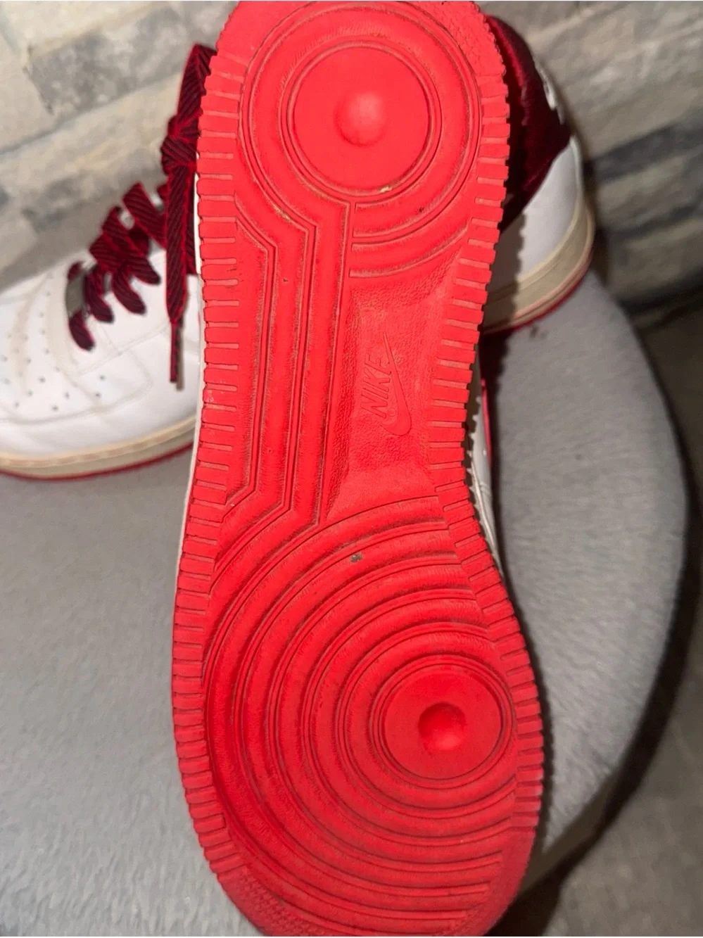 Nike Men’s White and Red Low-Top Sneakers with Black-Striped Laces